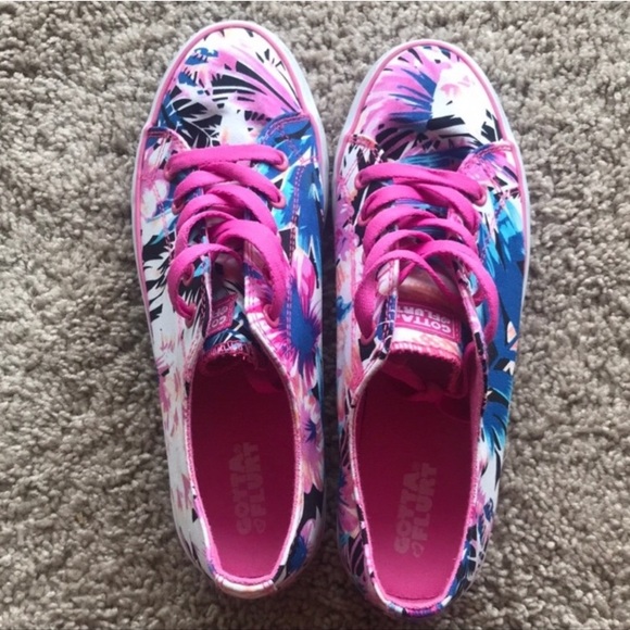 women's size 7 in big kid shoes